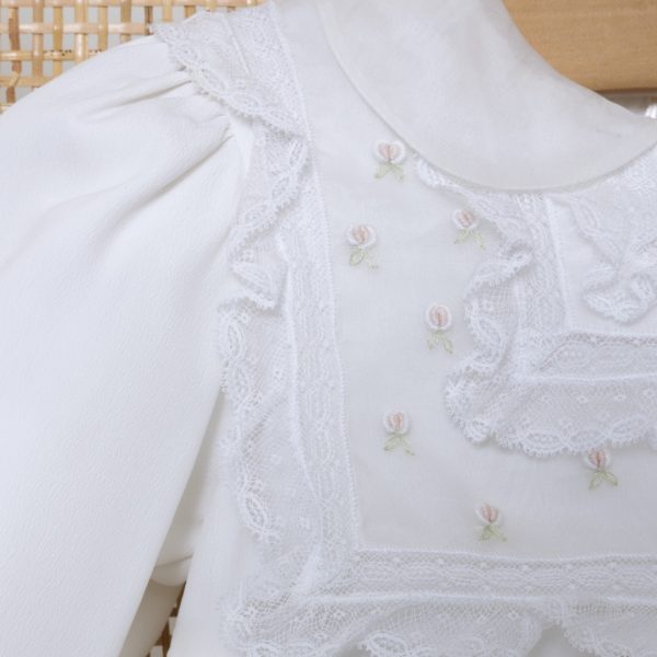 Robe de baptême et broderies