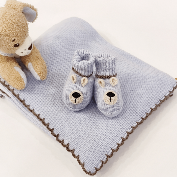 Chaussons et couverture en laine