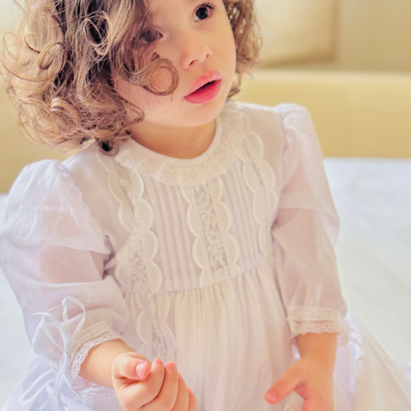 Robe de dentelle blanche